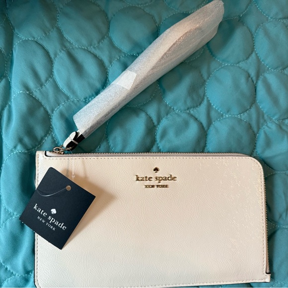 Kate SpadeLucy Crinkle Patent Medium L-zip Wristlet in Cream - Picture 7 of 8